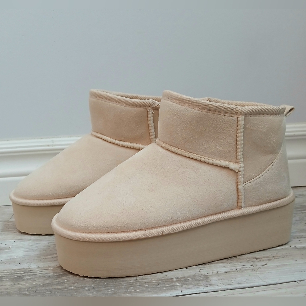 Ardene Cozy Platform Mini Winter Booties Thinsulate Insulation Cream 7-8